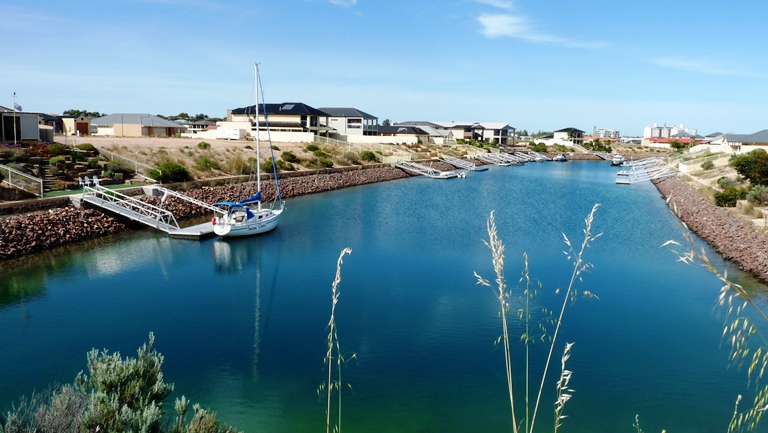 Häuser mit Bootsanleger in Walleroo